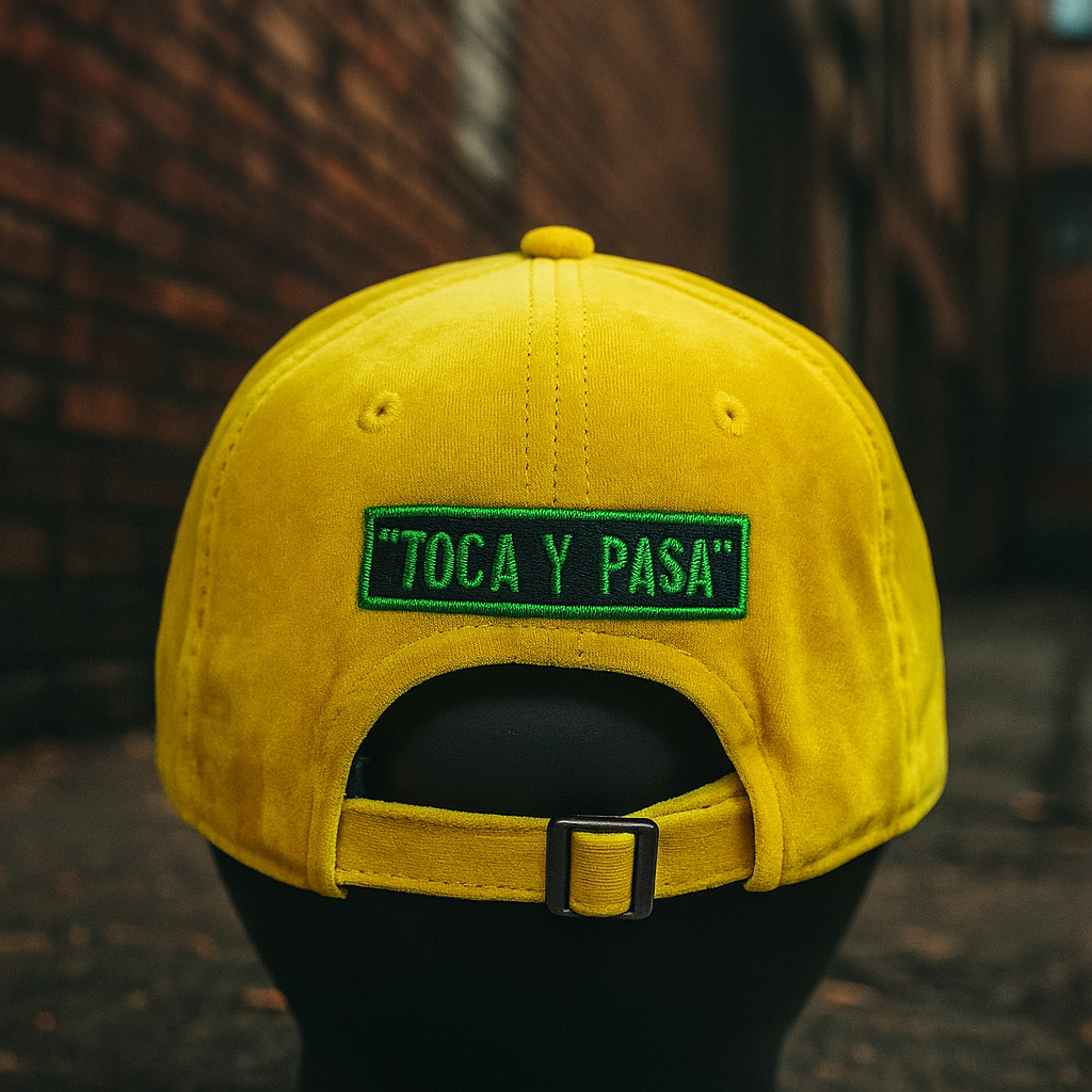GORRA BORDADA DE TERCIOPELO EGV