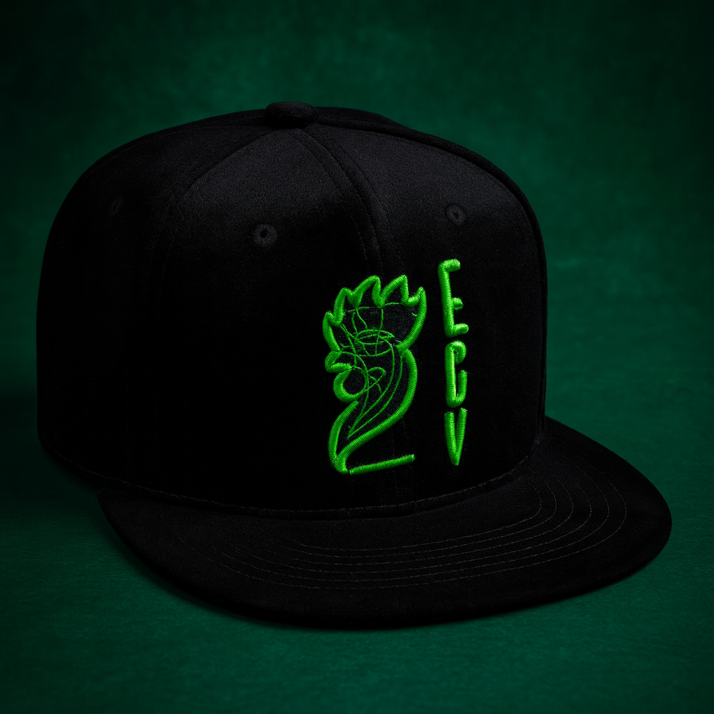 GORRA BORDADA DE TERCIOPELO EGV