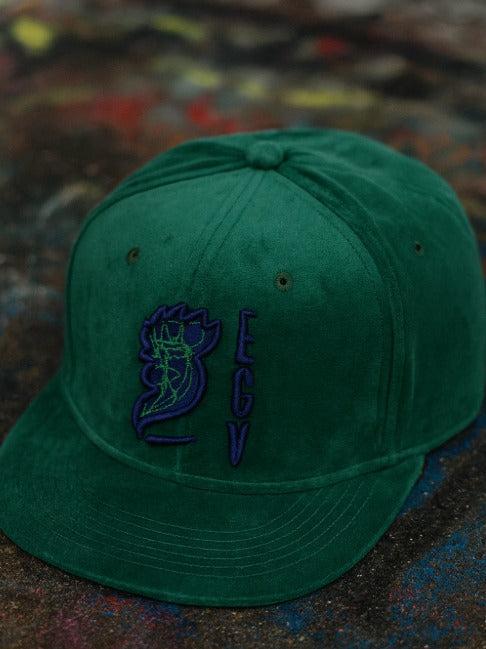 GORRA BORDADA DE TERCIOPELO EGV