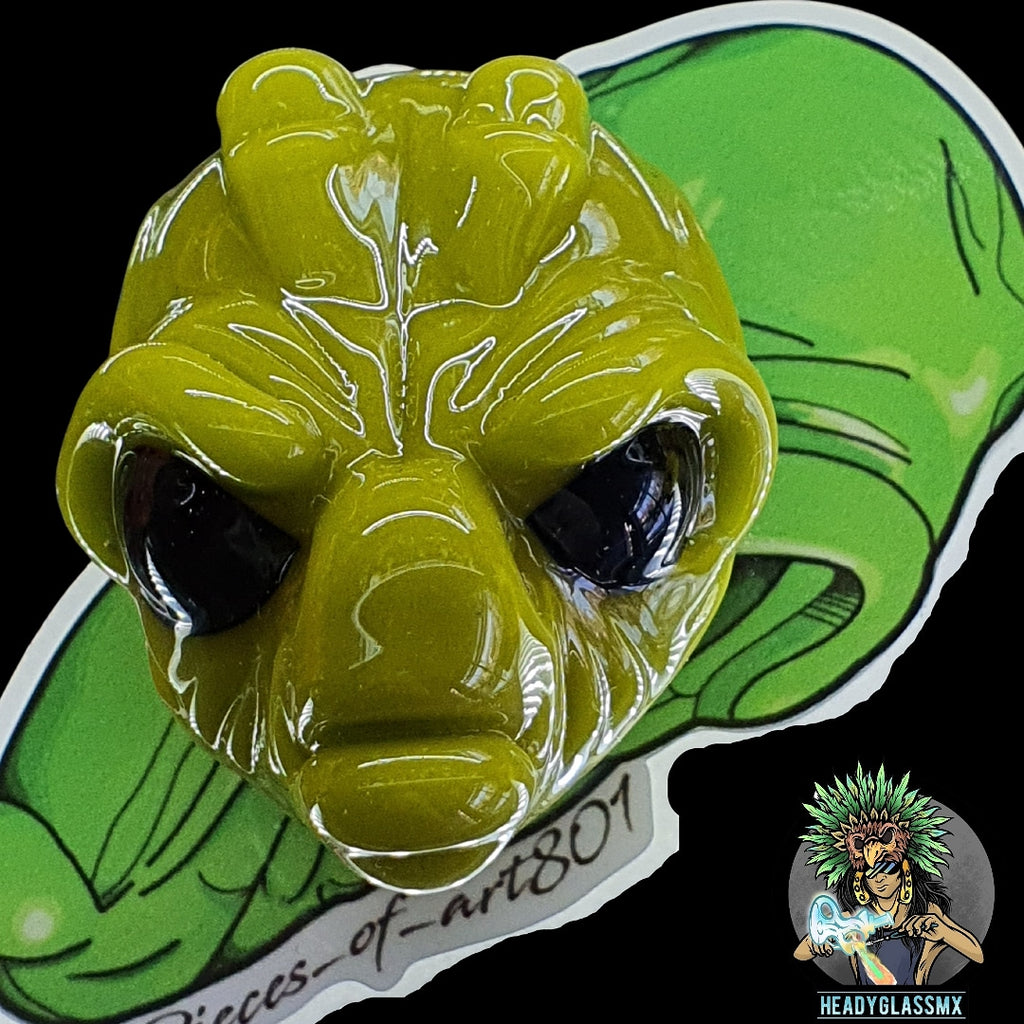 ALIEN HEAD PENDANT X PIECES OF ART CON CORREA